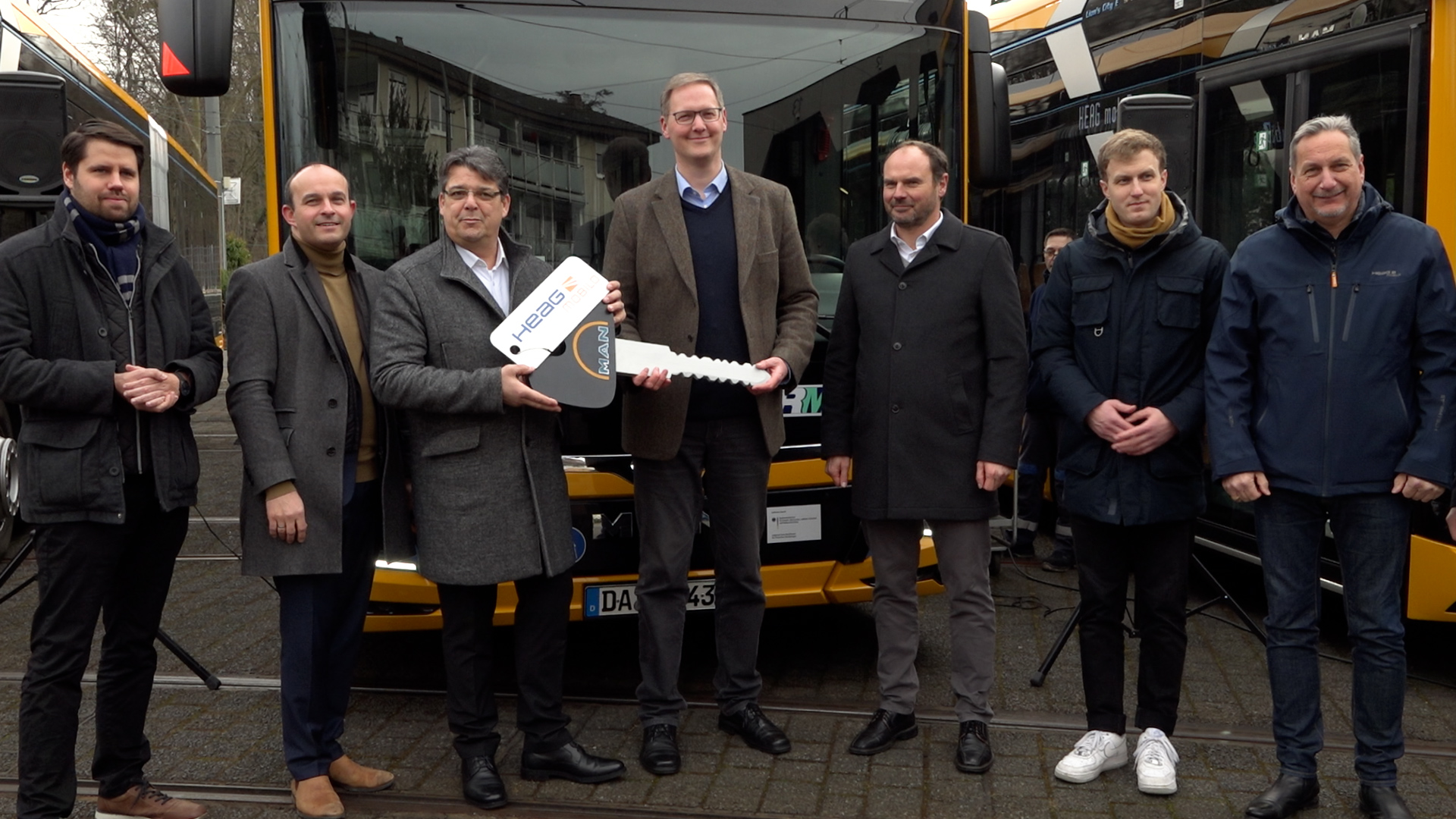 Klima schützen und Mobilitätsangebot ausweiten: Neun neue Elektrobusse bei der HEAG mobilo